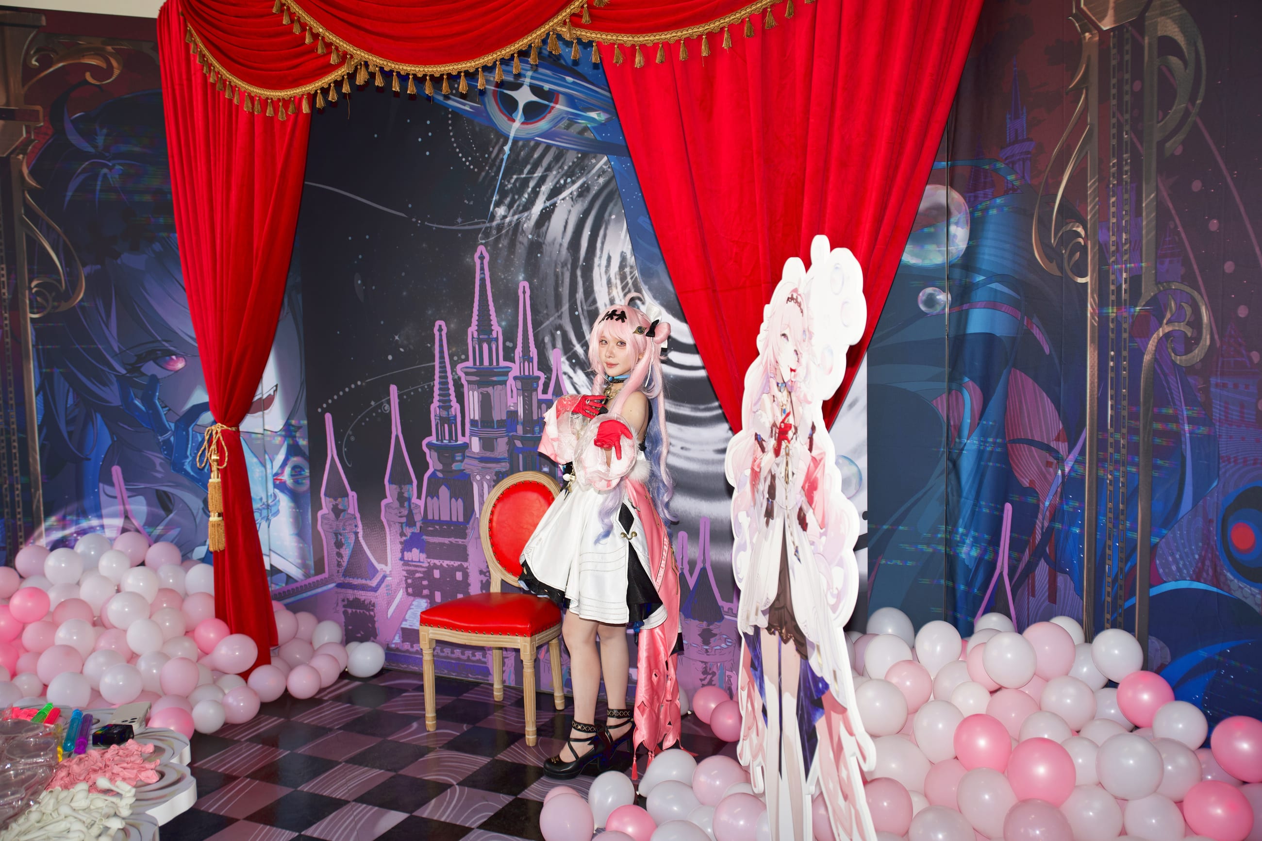 Wide view of the red-curtain balloon set with the chair center frame
